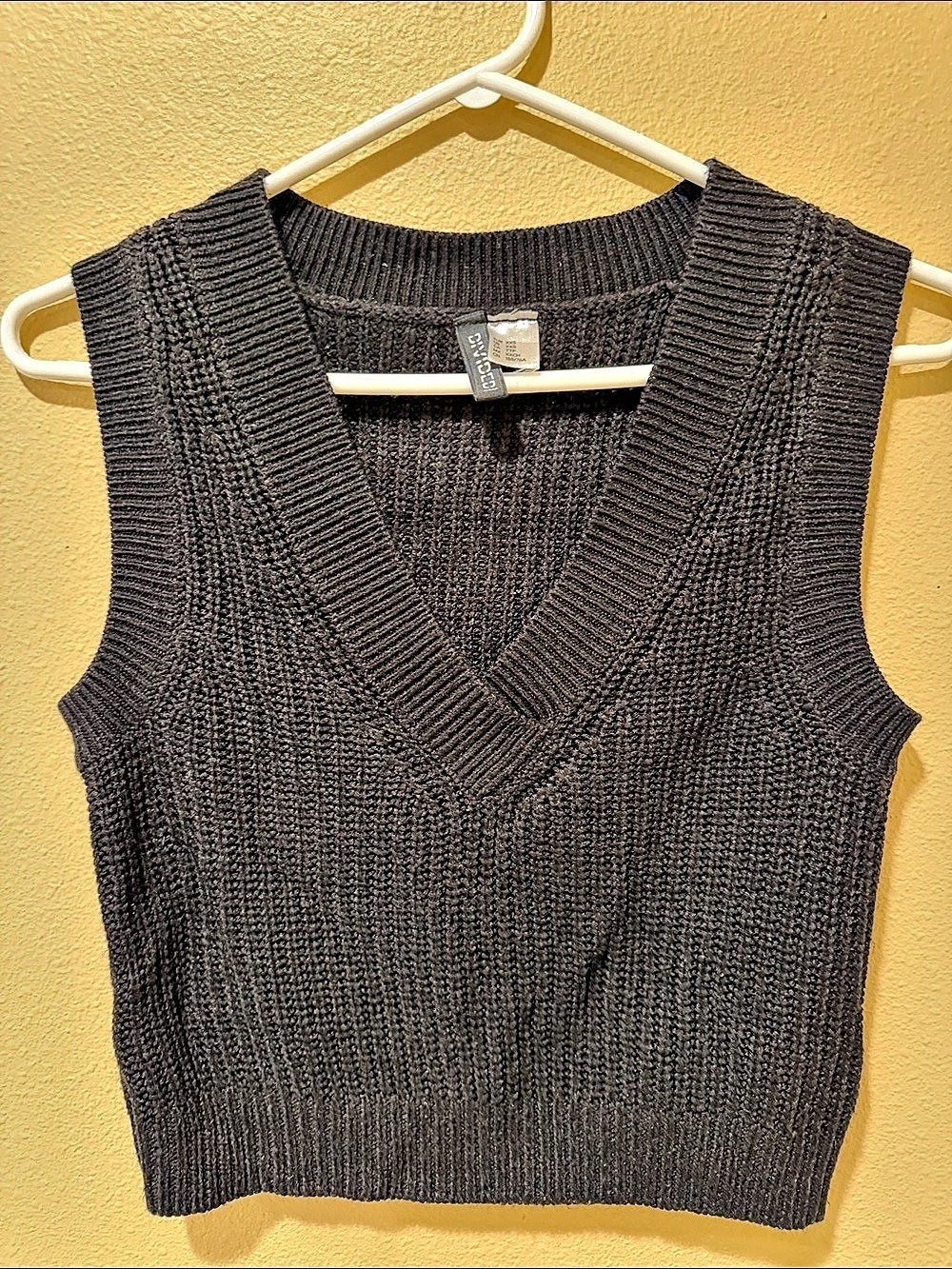 H&M V-Neck Knit Vest in Black Size XXS